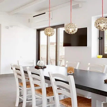 Contemporary Maisonette With Sea View Roof Terrace アパート *