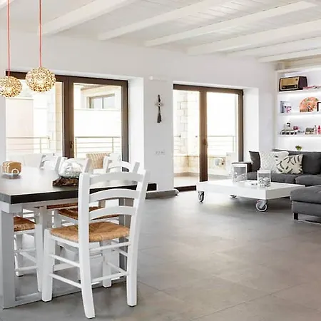Contemporary Maisonette With Sea View Roof Terrace アパート